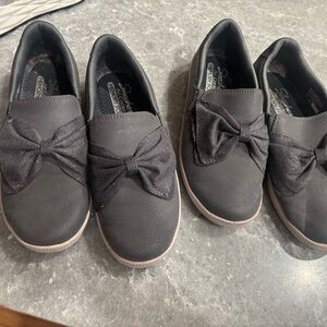 Skechers grey Slip-On Bow Sneakers